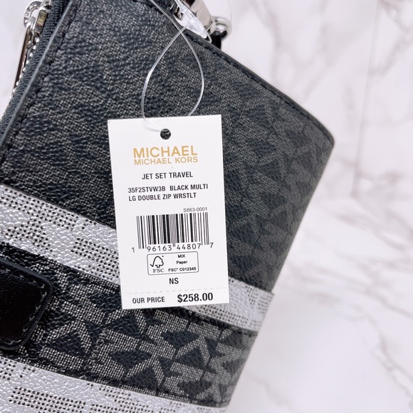 Michael Kors Wallet - Picture 6 of 7